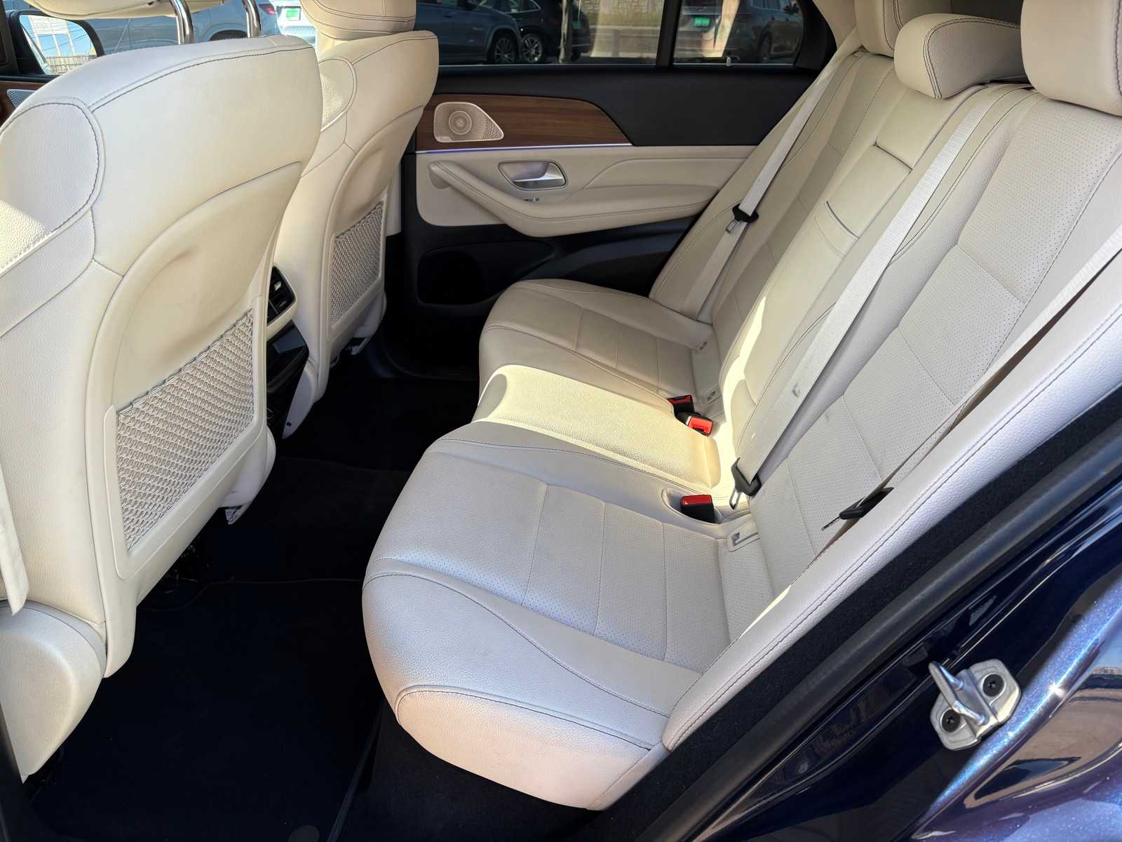 Vehicle image 11 of 23