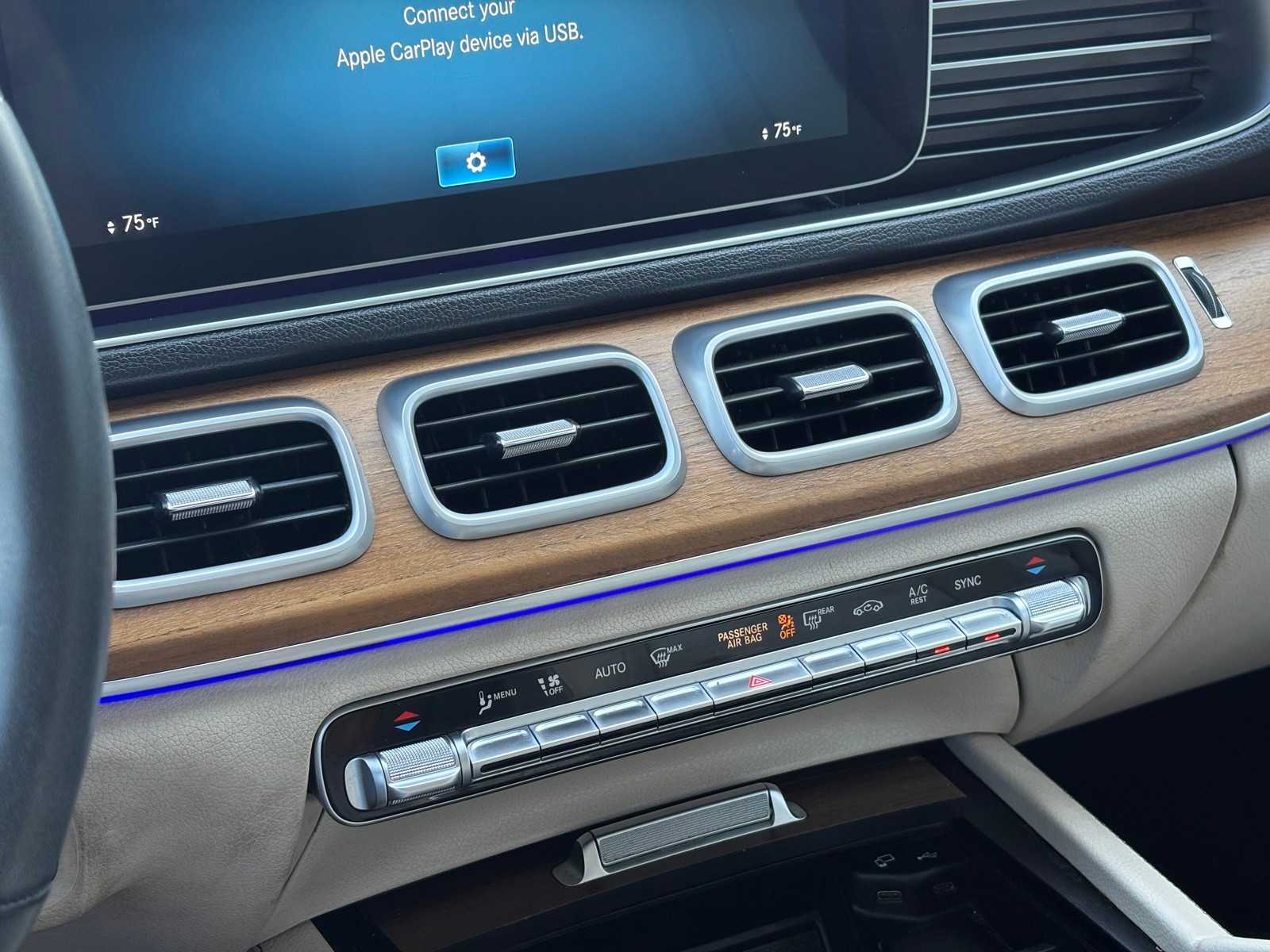 Vehicle image 18 of 23