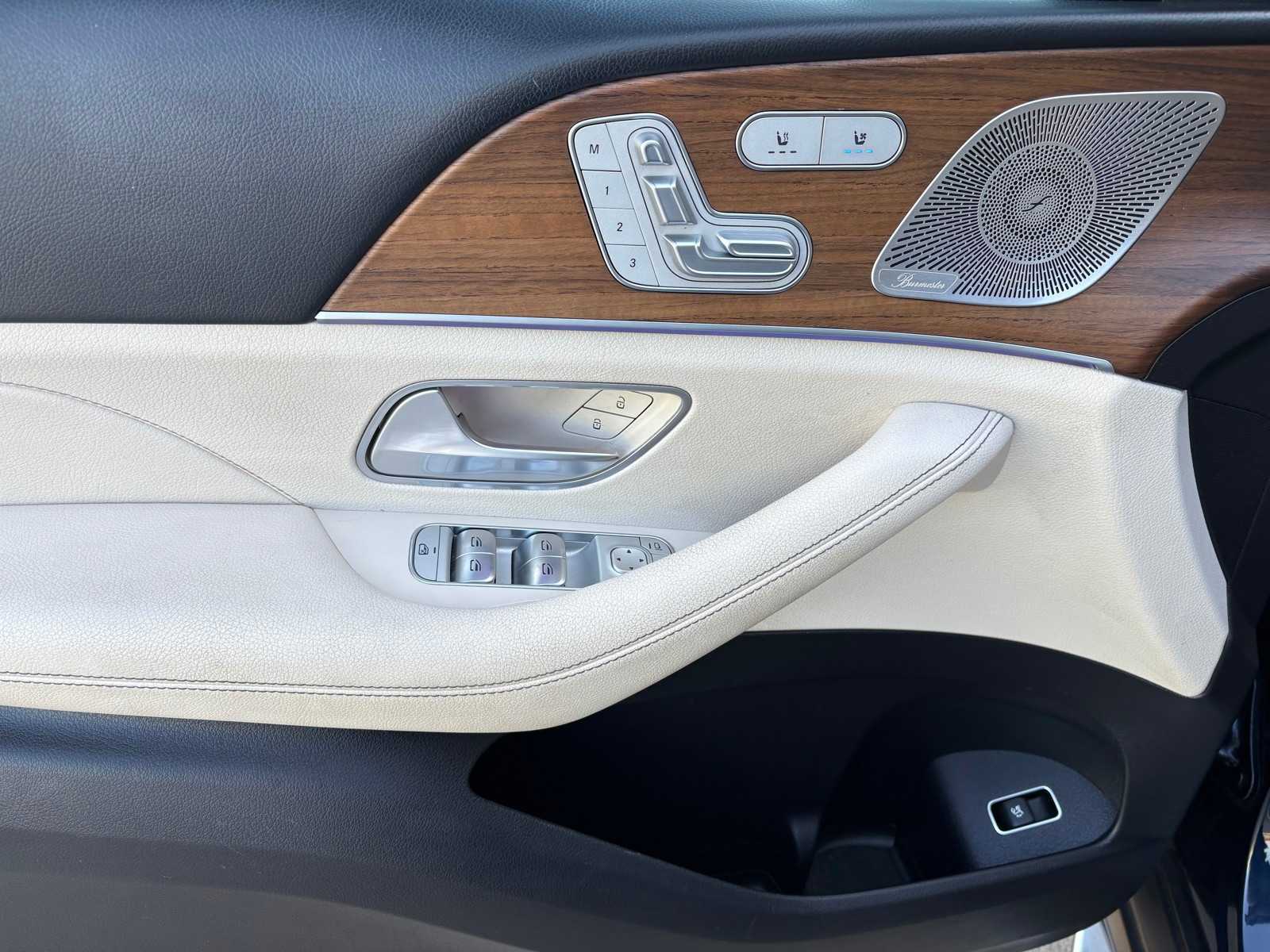 Vehicle image 13 of 23