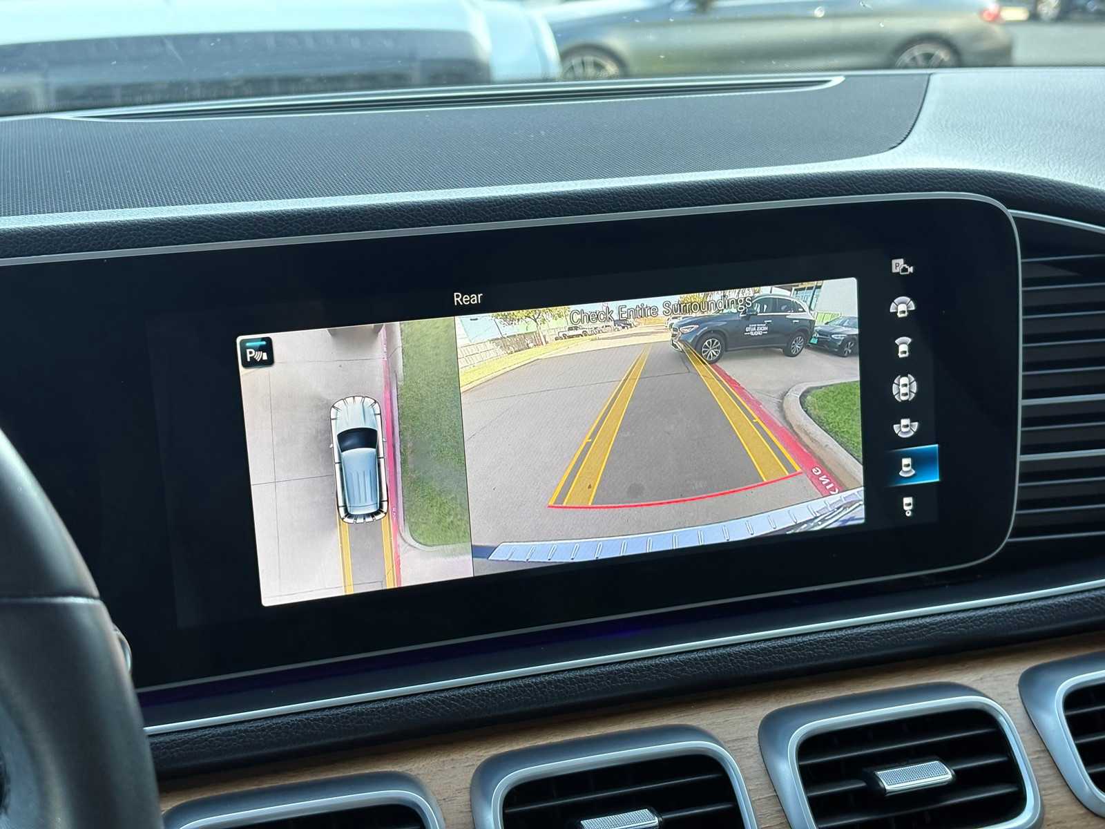 Vehicle image 19 of 23