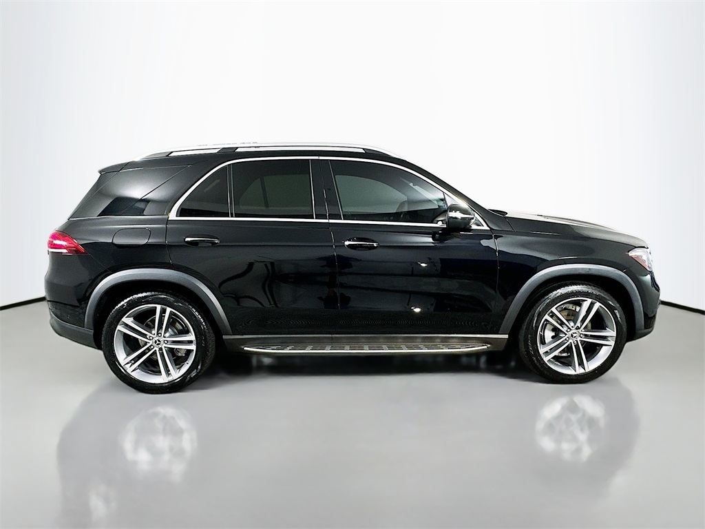 Vehicle image 4 of 34