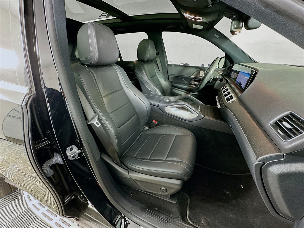 Vehicle image 15 of 34
