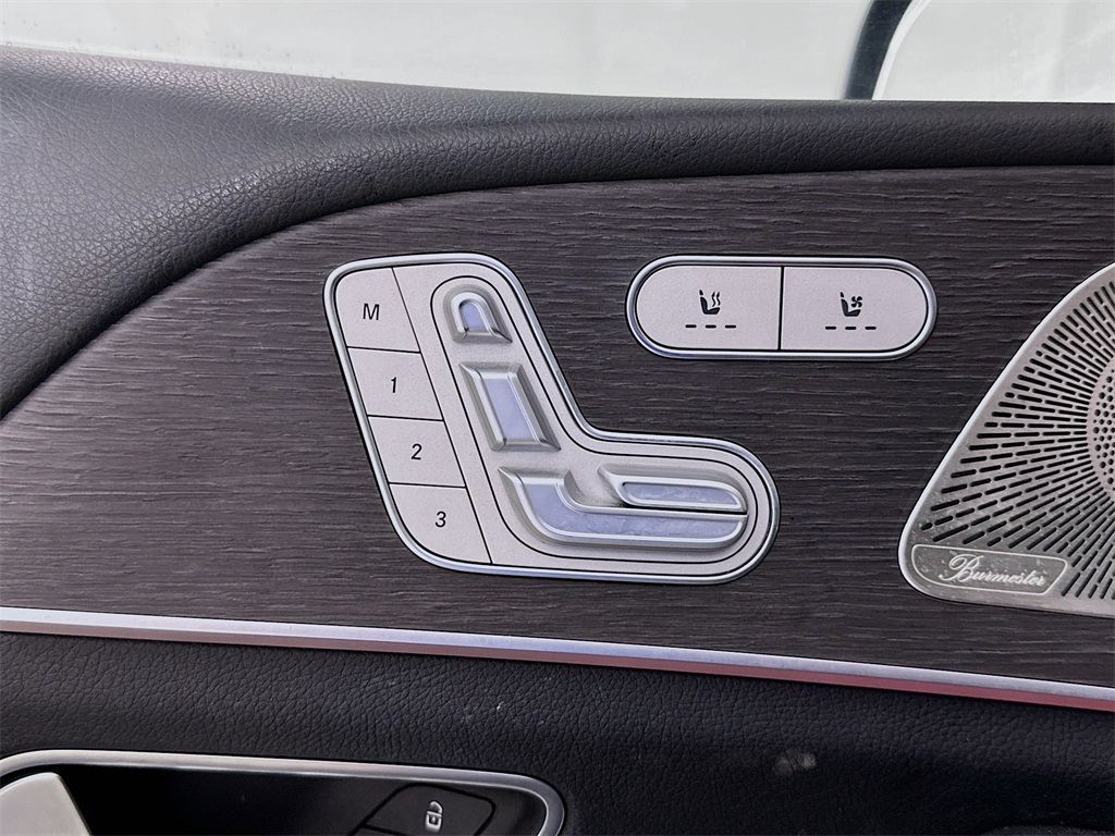 Vehicle image 23 of 34