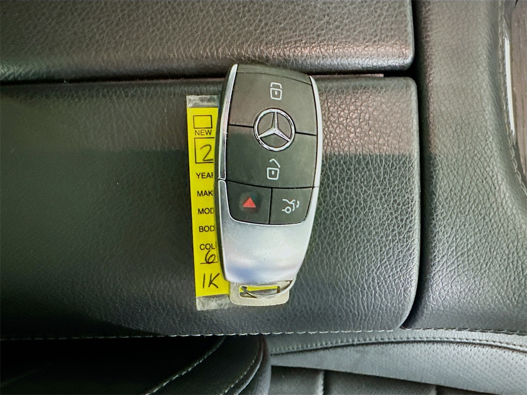 Vehicle image 28 of 34