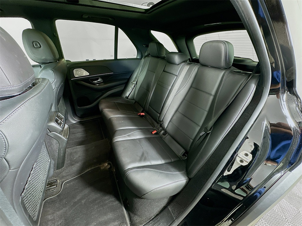 Vehicle image 14 of 34