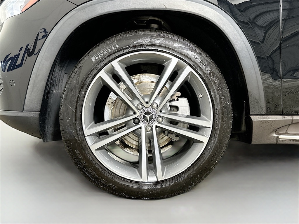 Vehicle image 10 of 34
