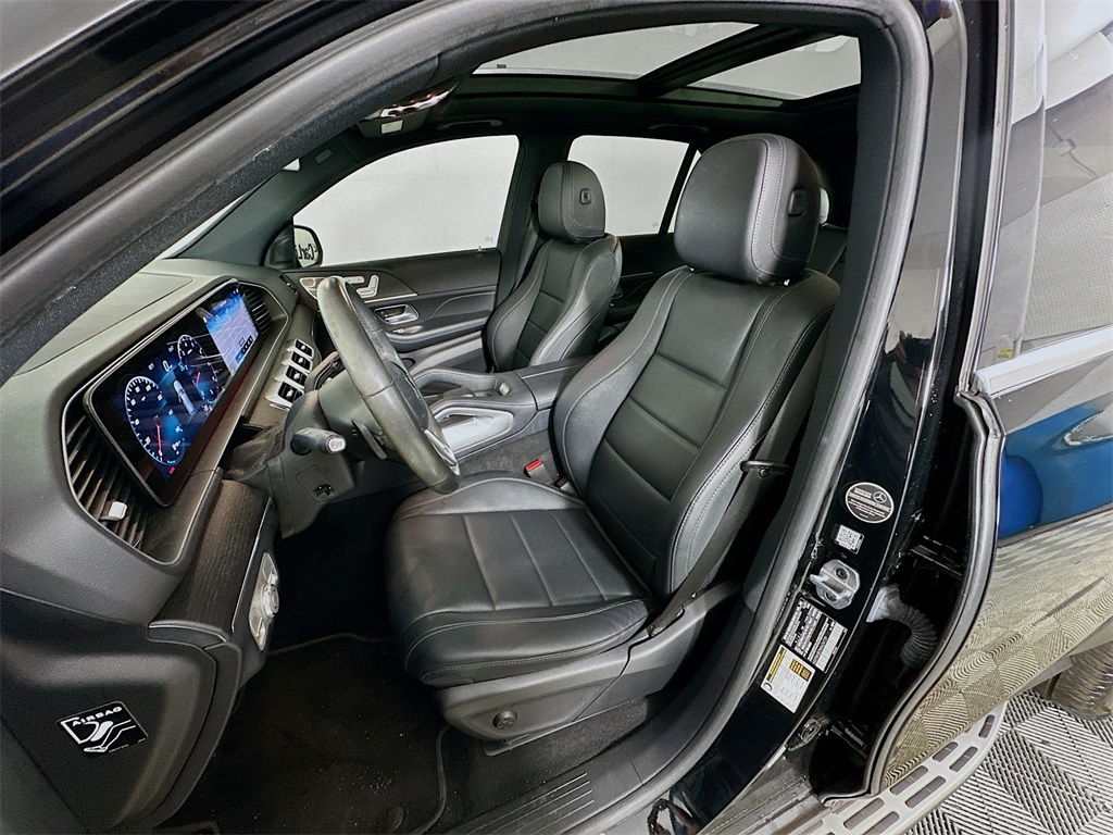 Vehicle image 16 of 34