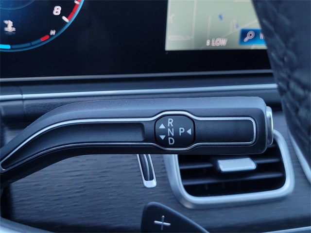 Vehicle image 16 of 32