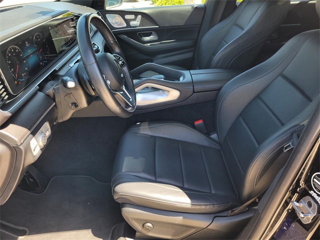 Vehicle image 25 of 32