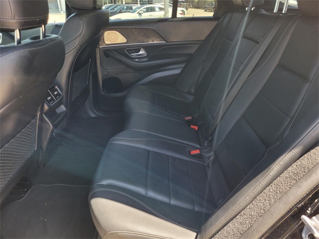 Vehicle image 28 of 32