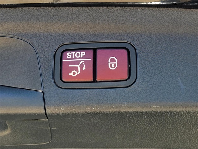 Vehicle image 10 of 32