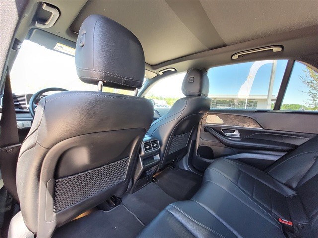 Vehicle image 29 of 32