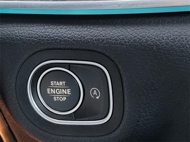 Vehicle image 22 of 32