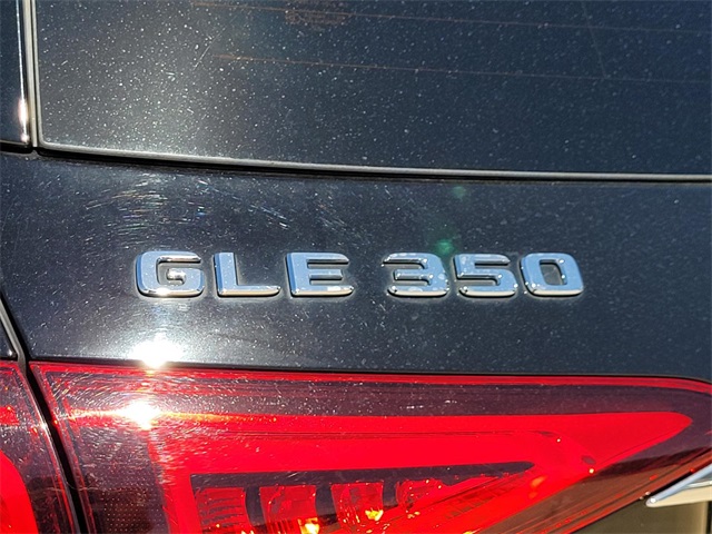 Vehicle image 11 of 32