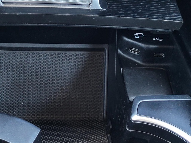 Vehicle image 21 of 32