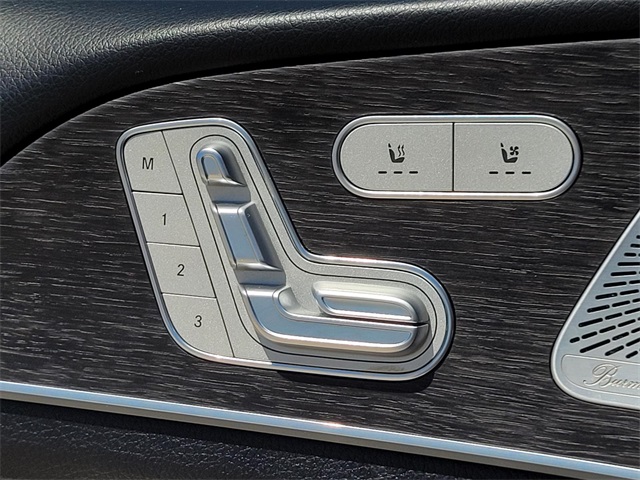 Vehicle image 24 of 32
