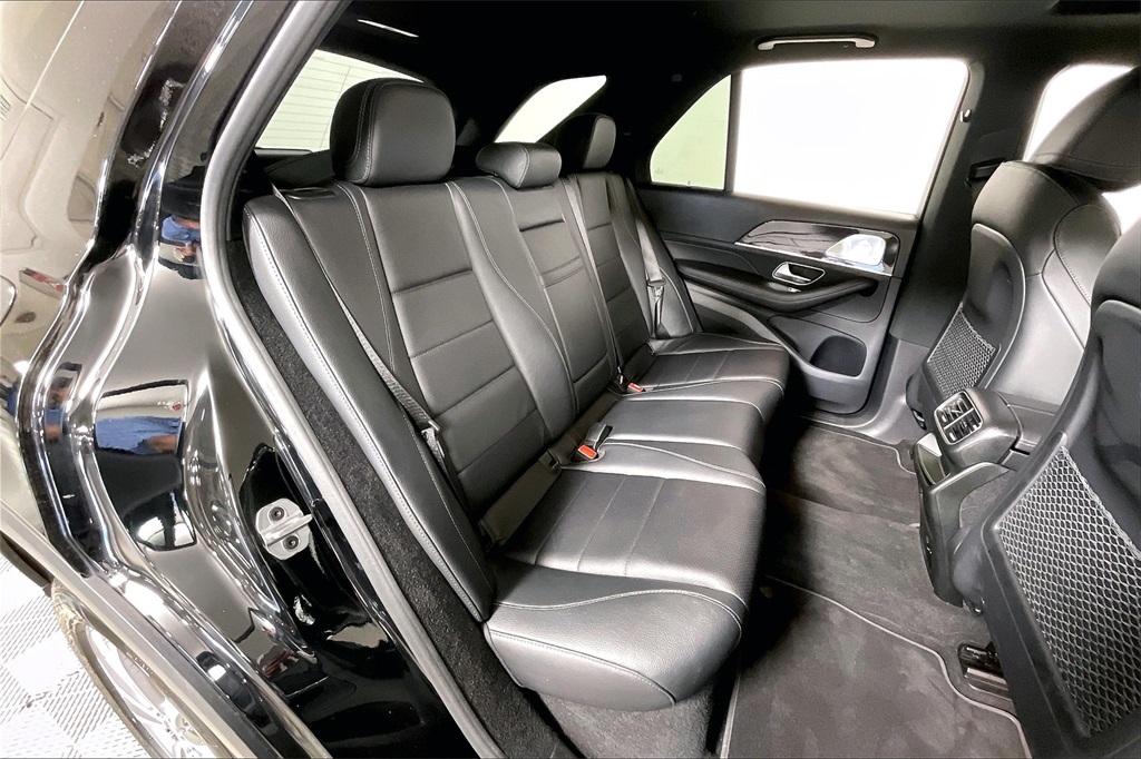 Vehicle image 25 of 29