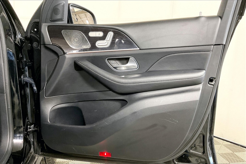 Vehicle image 22 of 29