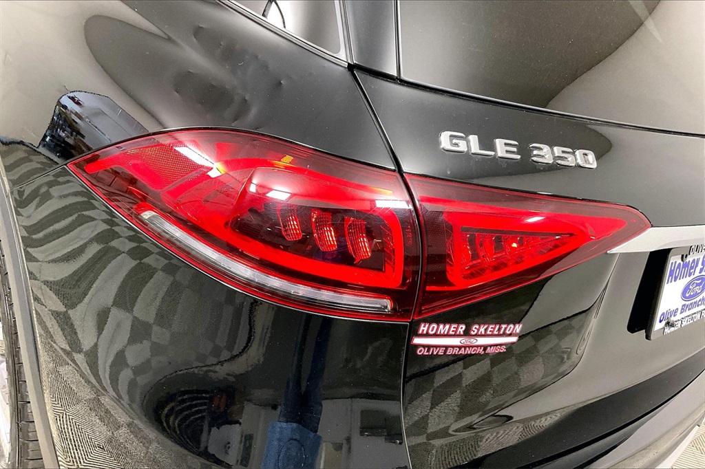 Vehicle image 27 of 29