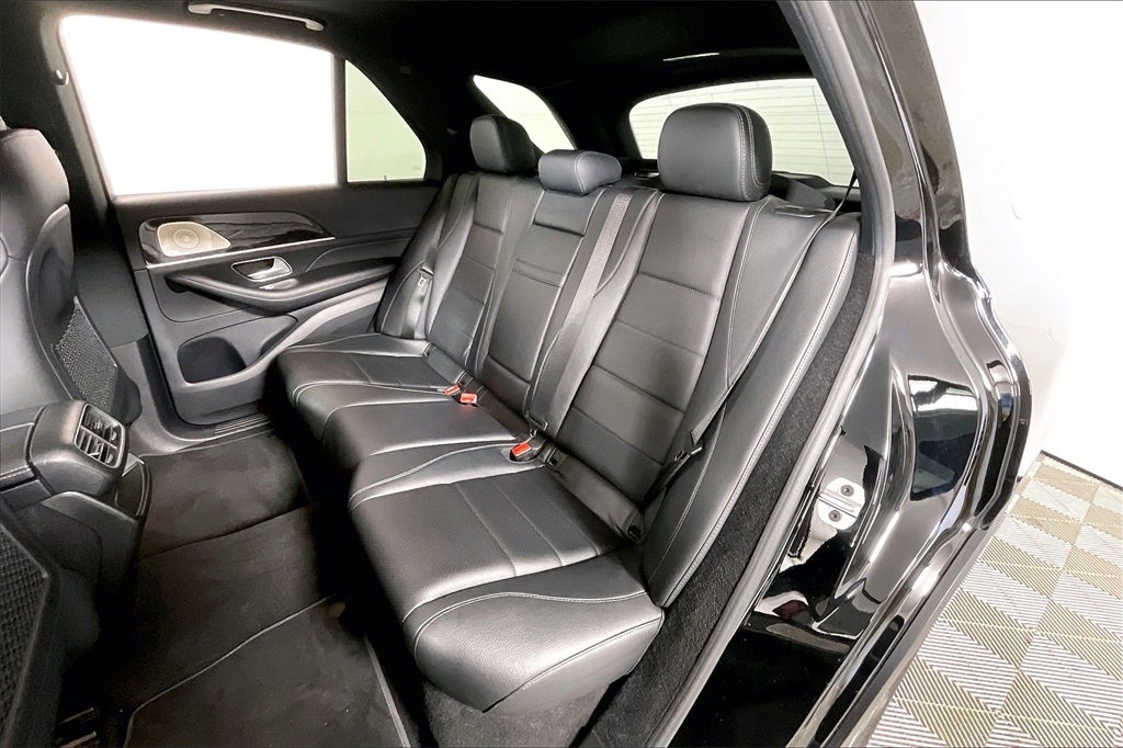 Vehicle image 24 of 29