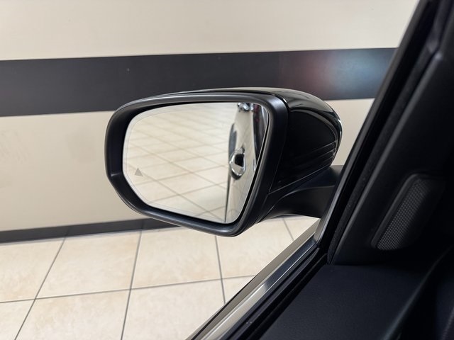 Vehicle image 16 of 28