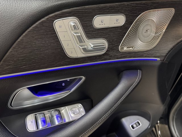 Vehicle image 7 of 28