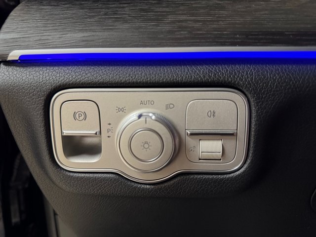 Vehicle image 10 of 28