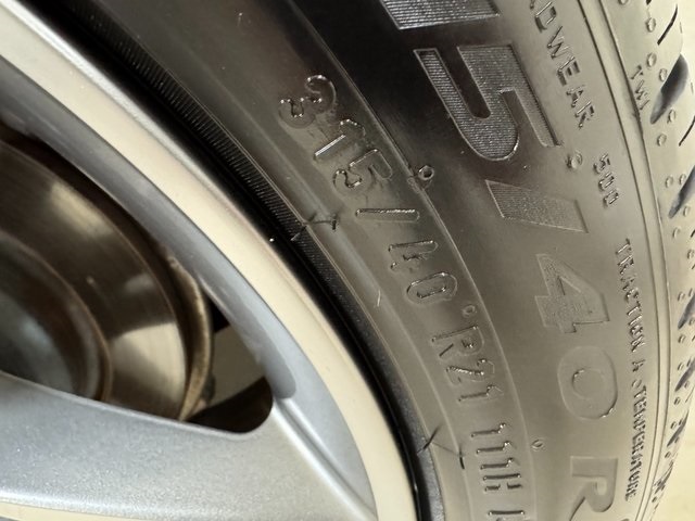 Vehicle image 25 of 28