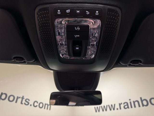 Vehicle image 18 of 28