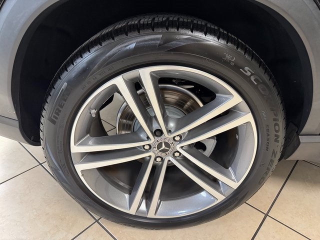 Vehicle image 24 of 28