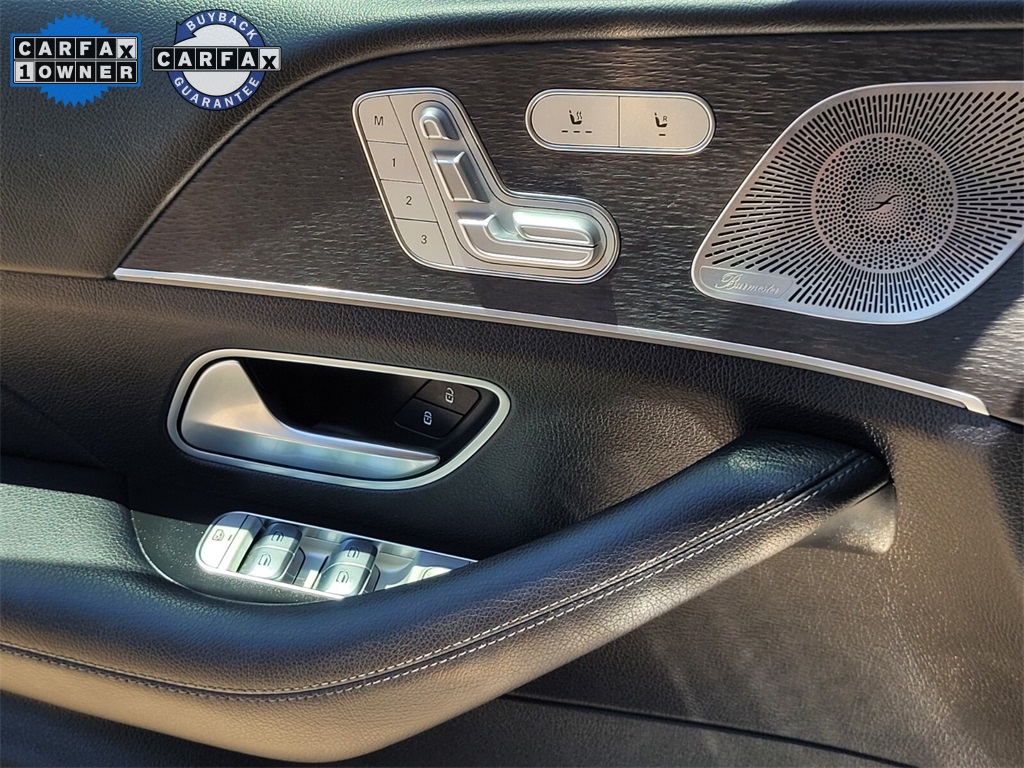 Vehicle image 21 of 40