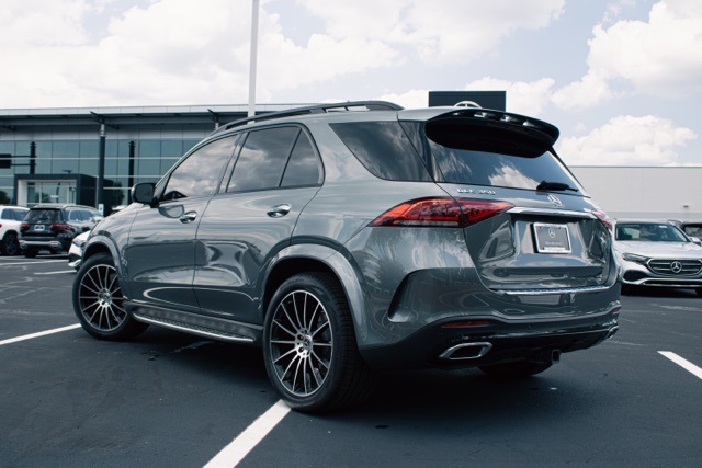 Vehicle image 3 of 17