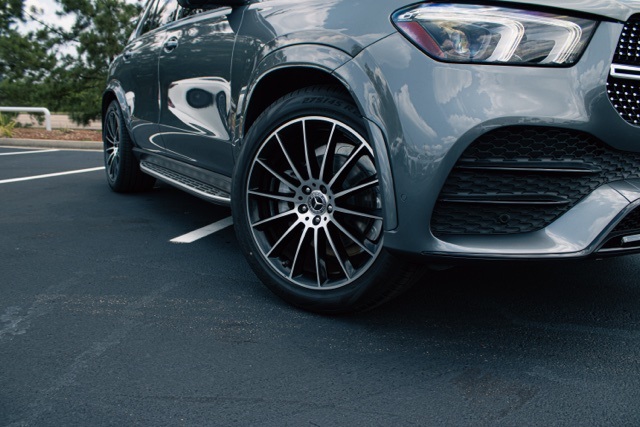 Vehicle image 4 of 17