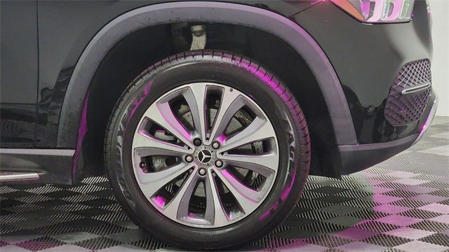 Vehicle image 24 of 26