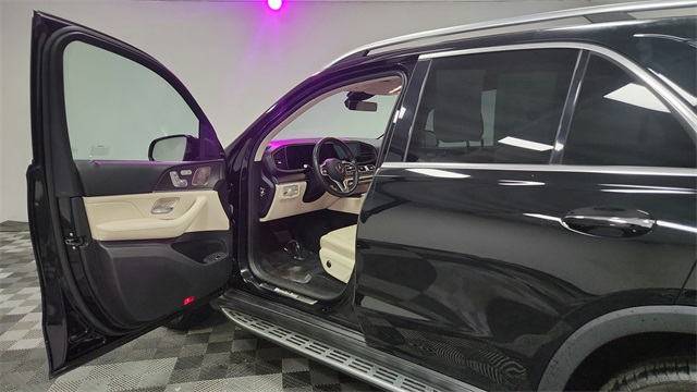Vehicle image 18 of 26