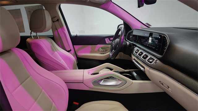 Vehicle image 23 of 26