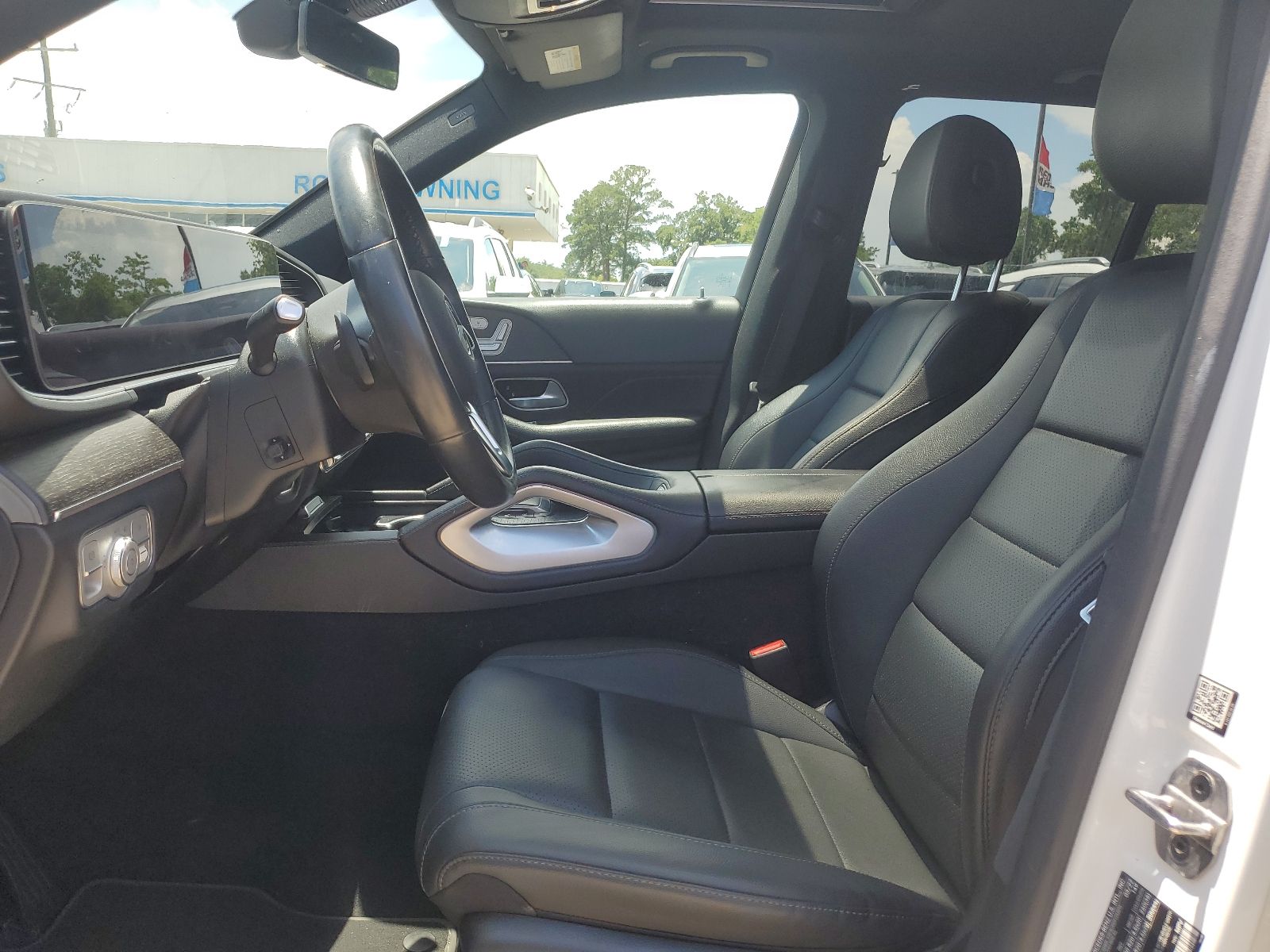Vehicle image 9 of 12