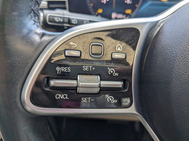 Vehicle image 33 of 36