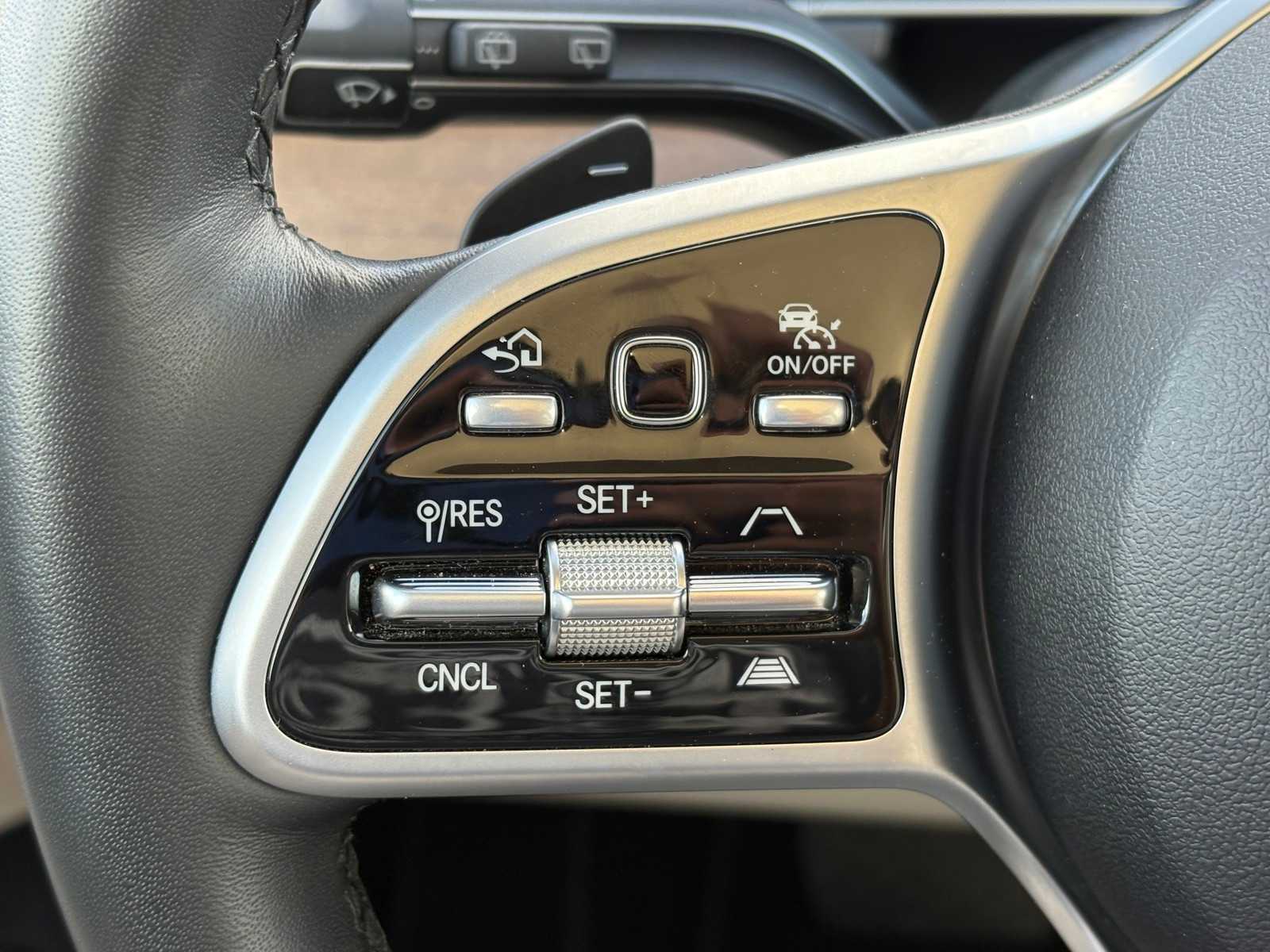 Vehicle image 20 of 22
