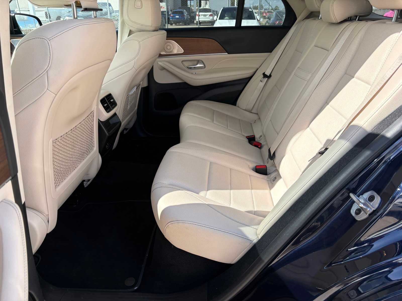 Vehicle image 10 of 22