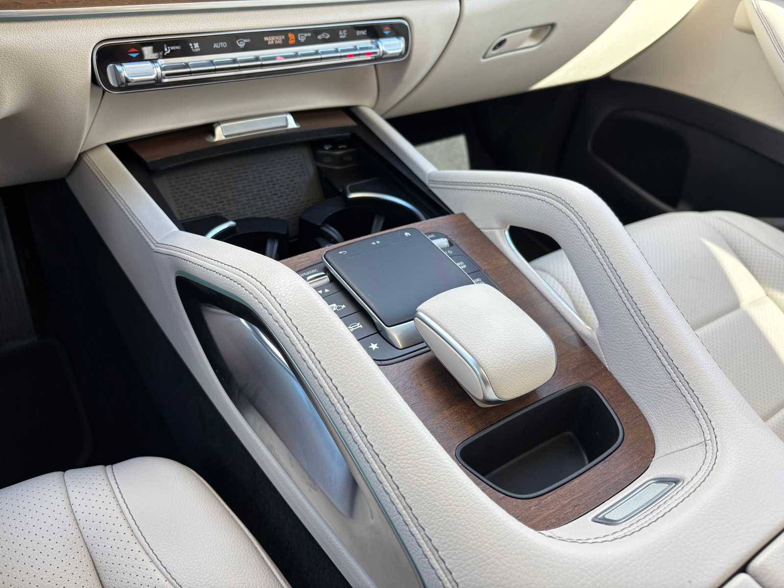 Vehicle image 16 of 22