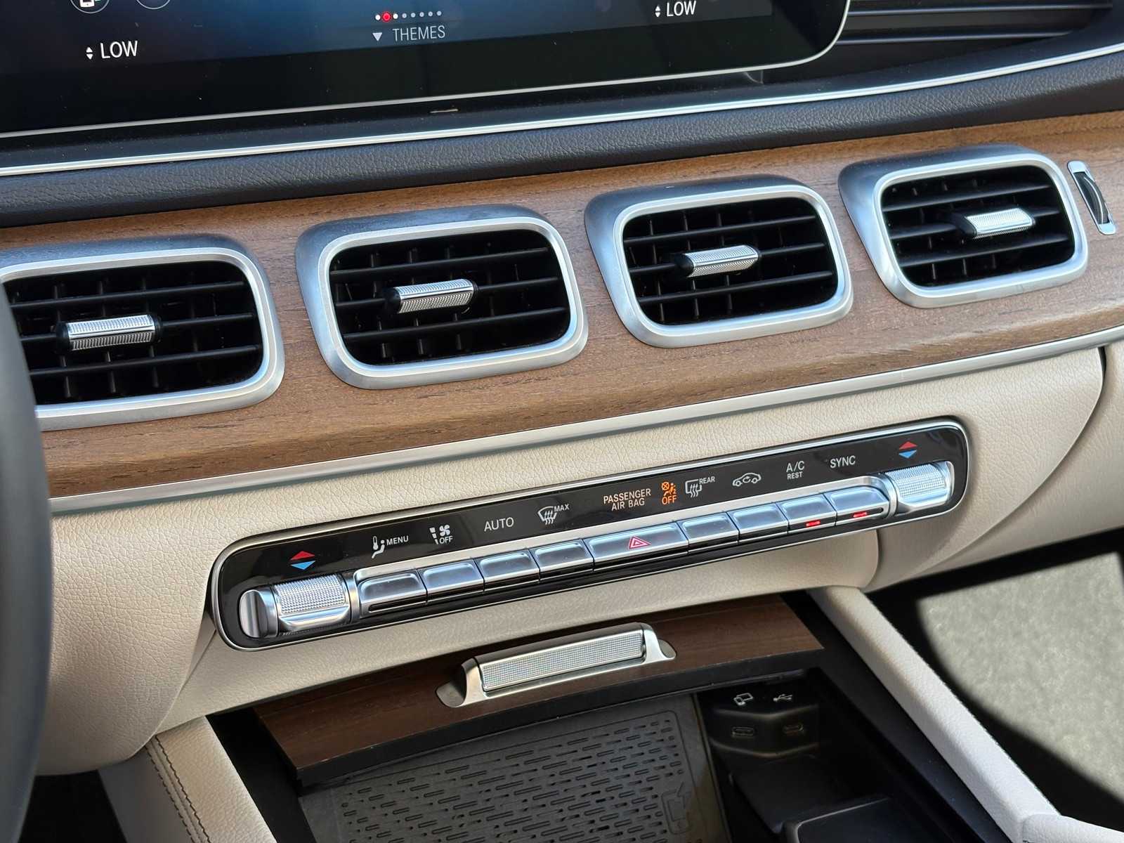 Vehicle image 15 of 22