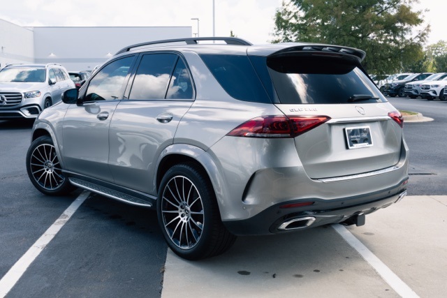 Vehicle image 4 of 19