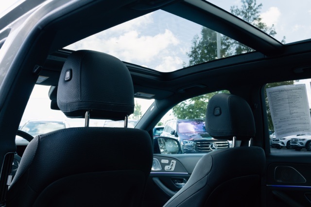 Vehicle image 18 of 19