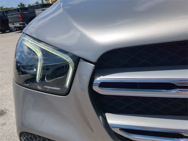 Vehicle image 32 of 35