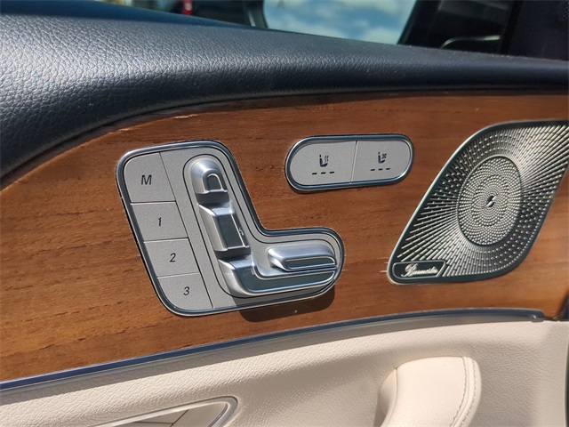 Vehicle image 27 of 35
