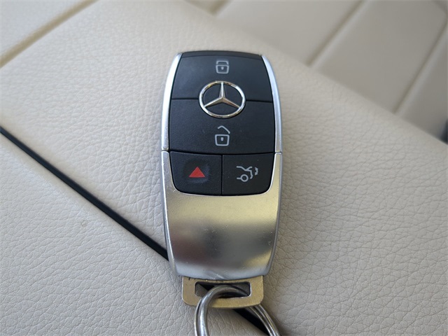 Vehicle image 22 of 35