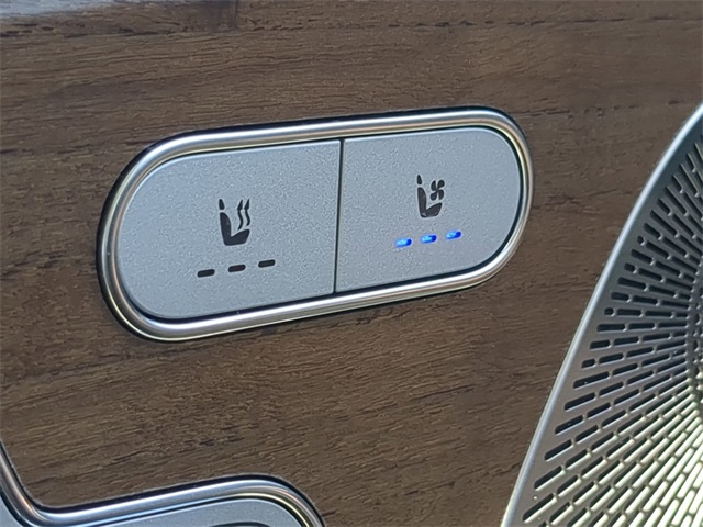 Vehicle image 26 of 35