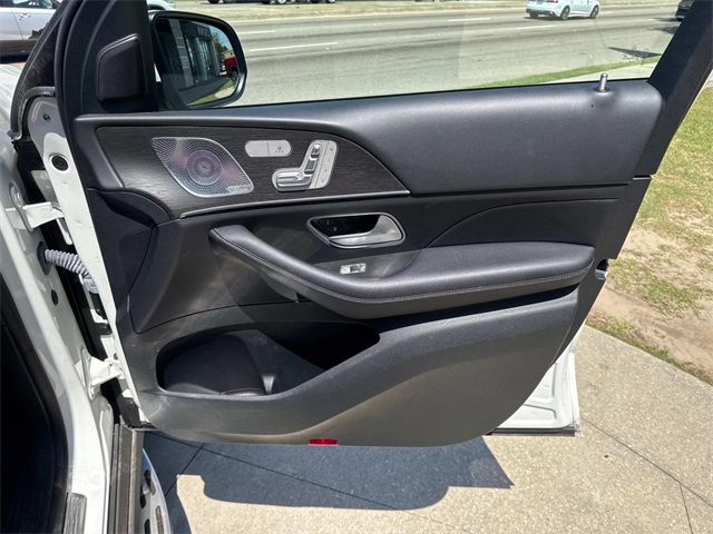Vehicle image 20 of 27