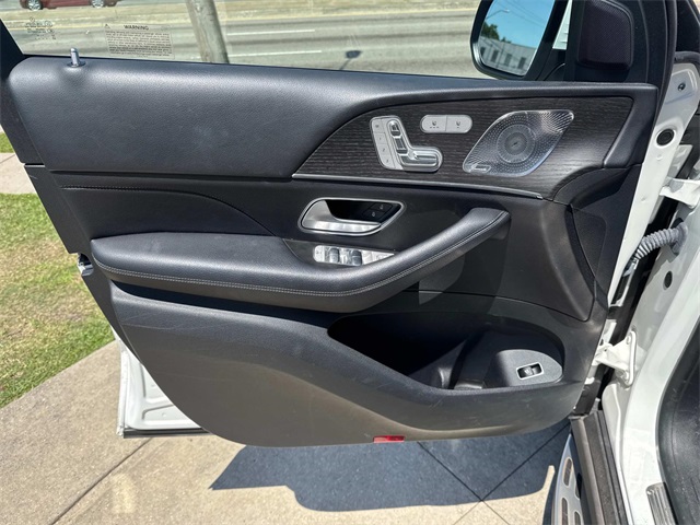 Vehicle image 19 of 27